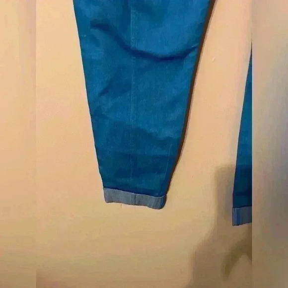 ST. John Blue Mid-Rise Skinny Leg Cropped Jeans USA
Size 6 - Picture 5 of 8